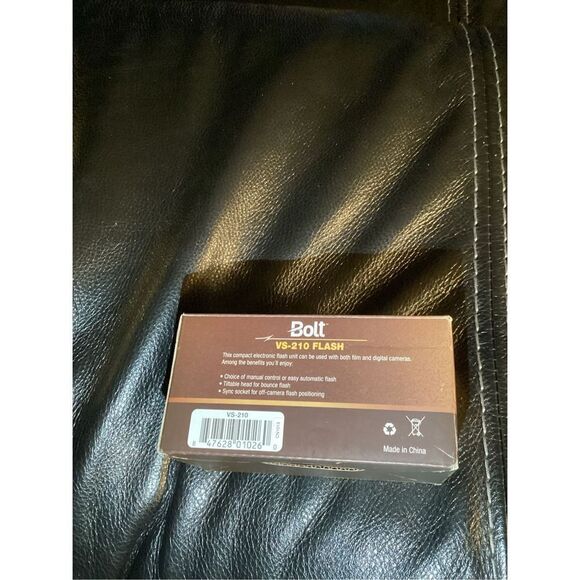 Bolt VS-210 Camera Flash - Picture 2 of 5